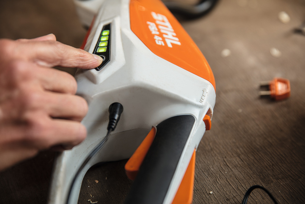 STIHL Akku Rasen Trimmer FSA 45 Compact mit Akku und Ladegerät