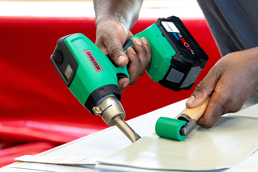 LEISTER Akku-Heißluftgebläse NEXHEAT 300 A-LP 18V/600W 179.255 im Koffer, inkl. Akku und Ladegerät