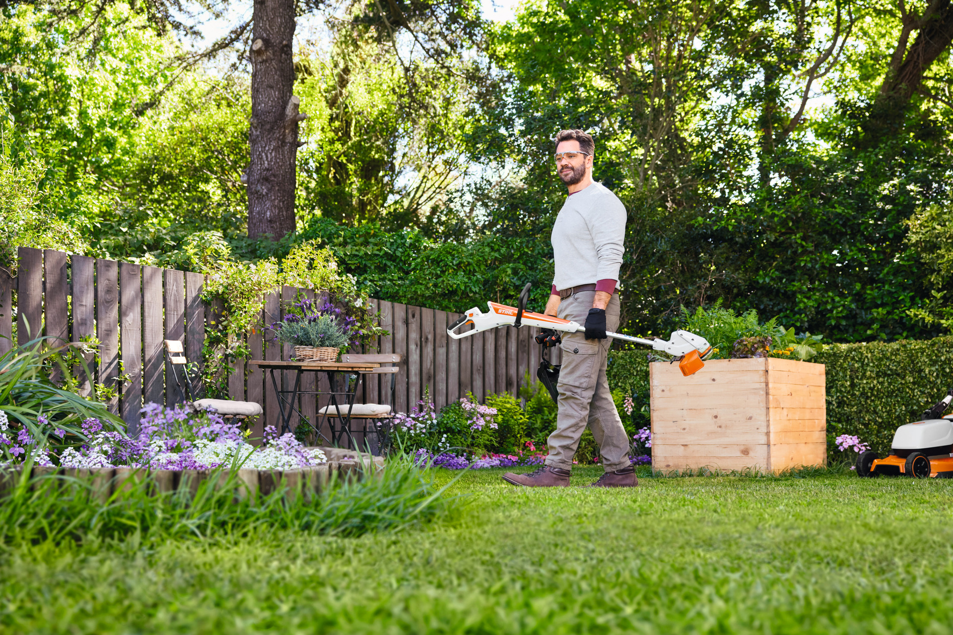 STIHL FSA 30 Akku-Motorsense Set mit AS 2 Akku & AL 1 Ladegerät