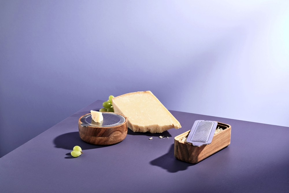 AdHoc CutnServe GG31 Tisch-Feinreibe mit Auffangbehälter 18 cm Akazienholz Edelstahl