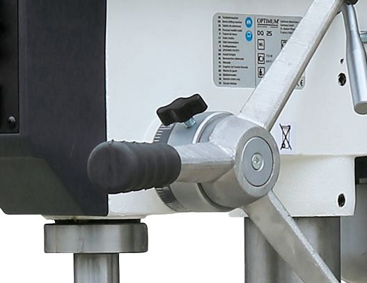 OPTIMUM Tisch- und Säulenbohrmaschine mit Keilriemenantrieb DQ 32 SET
