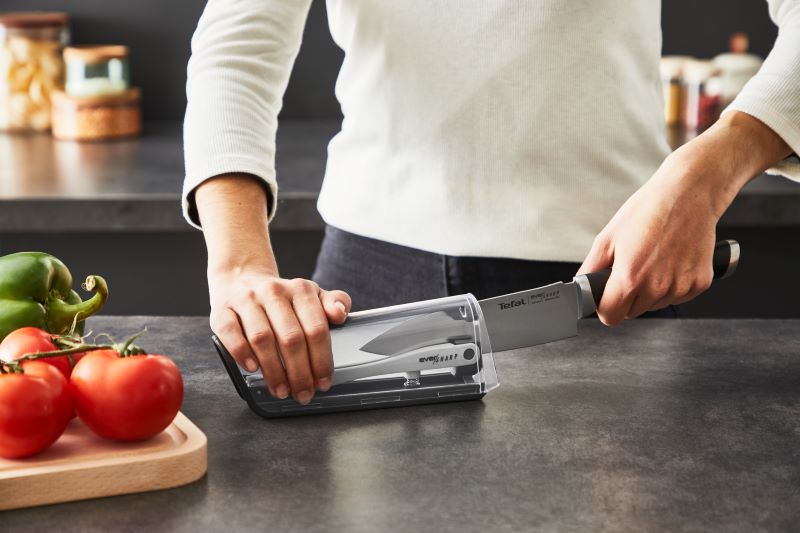 TEFAL Ever Sharp Kochmesser 16,5 cm, eingebauter Schärfer - K25690